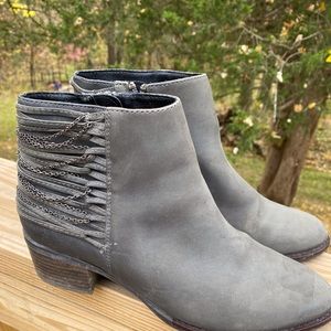 STEVE MADDEN WOMENS Chily Sz.8 Grey suede ankle Booties